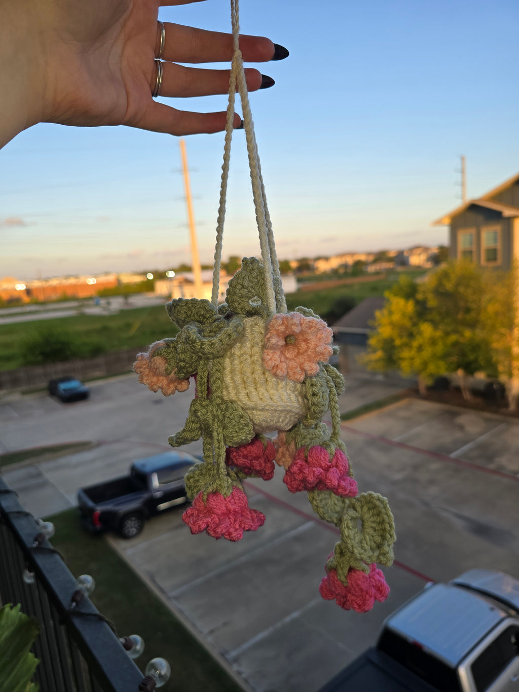 Hanging plant basket